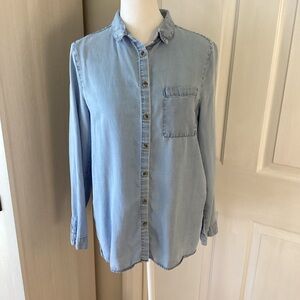 Cotton: On Light Blue Chambray Button-Down Shirt Sz XS/PP